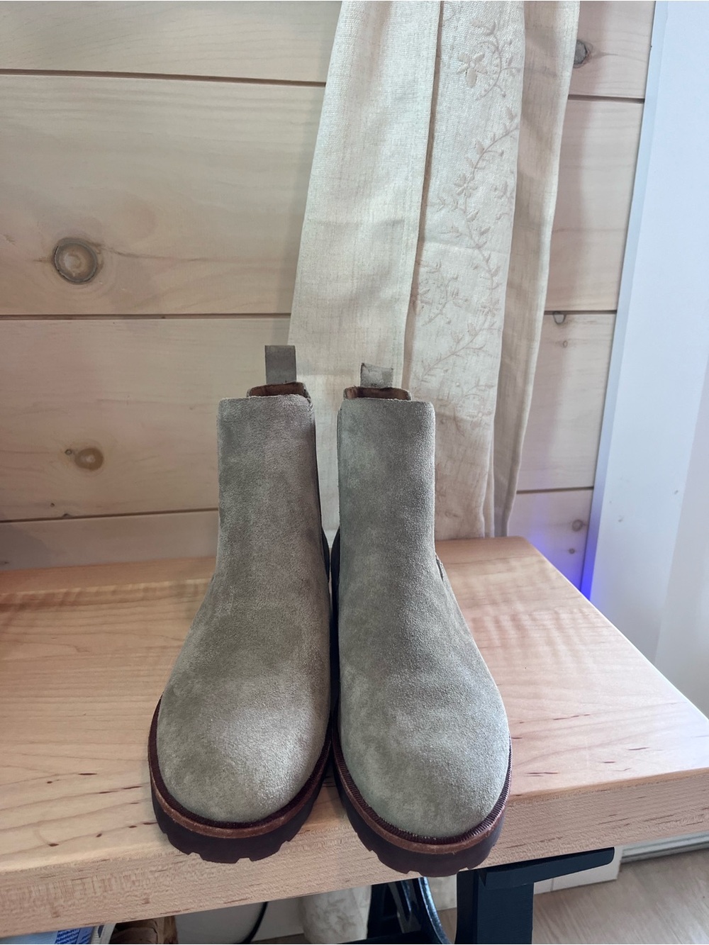 Kork-Ease Women’s Chukka Boots in Light Gray Suede